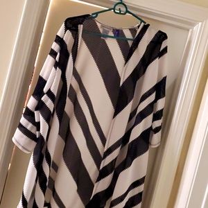 22/24 black and white Cardigan